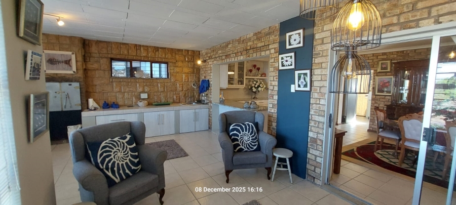6 Bedroom Property for Sale in Wavecrest Eastern Cape